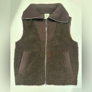 NWOT Varley Aspen Gilet Vest Size XS color Coffee Bean